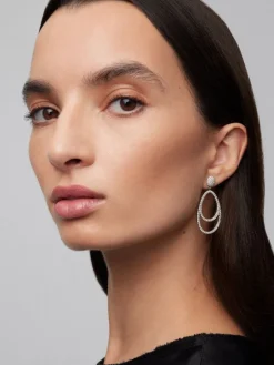 Pendientes de oro blanco de 18K con 210 diamantes en talla brillante con un total de 1,75 cts