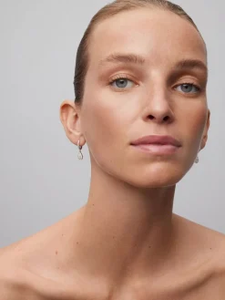 Pendientes de oro blanco de 18K con 54 diamantes en talla brillante con un total de 0,52 cts