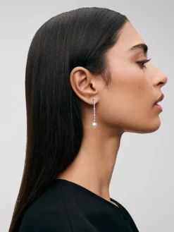 Pendientes de oro blanco de 18K con perlas blancas y diamantes blancos en talla brillante de 0,66