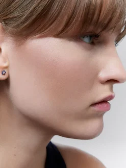 Pendientes de oro rosa de 18K con zafiros azules y rosas en talla brillante en forma de flor