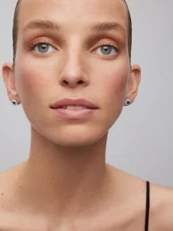 Pendientes flor de oro blanco de 18K con zafiro y diamante