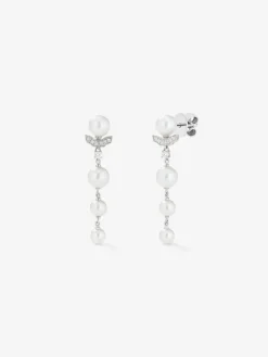 Pendientes largos de oro blanco de 18k con perlas Akoya y diamantes