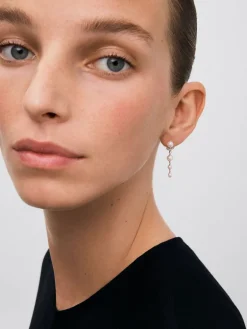 Pendientes largos de oro blanco de 18k con perlas Akoya y diamantes