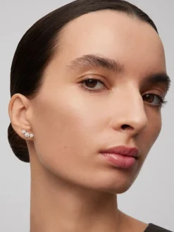 Pendientes trepadores de oro blanco de 18K con 42 diamantes en talla brillante con un total de 0,58 cts en forma de estrellas
