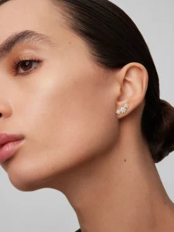 Pendientes trepadores de oro blanco de 18K con 42 diamantes en talla brillante con un total de 0,58 cts en forma de estrellas