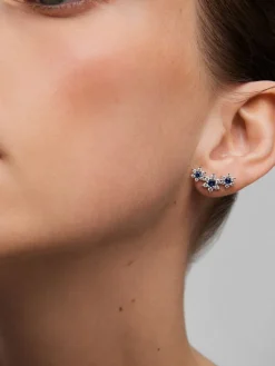 Pendientes trepadores de oro blanco de 18K con diamantes en talla brillante de 0,75 cts y zafiros azules en talla brillante de 0,61 cts