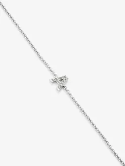 Pulsera cadena con inicial de oro blanco de 18K y diamantes