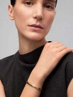 Pulsera de oro amarillo de 18K con diamante en talla brillante de 0,02 cts