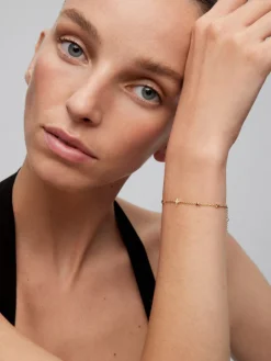 Pulsera de oro amarillo de 18K con 5 diamantes en talla brillante con un total de 0,04 cts
