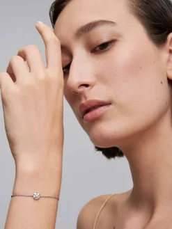 Pulsera de oro blanco de 18K con 6 diamantes en talla brillante con un total de 0,27 cts