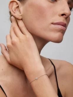 Pulsera de oro blanco de 18K con diamantes en talla brillante con un total de 0,12 cts