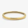 Pulsera r&iacute;gida de oro amarillo de 18K con 123 diamantes en talla brillante con un total de 0,3 cts