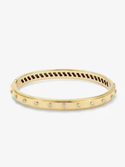 Pulsera r&iacute;gida de oro amarillo de 18K con 11 diamantes en talla brillante con un total de 0,36 cts