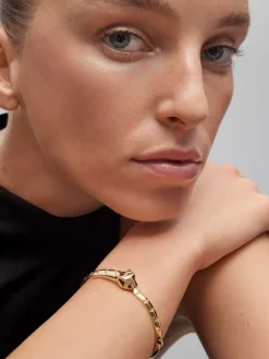 Pulsera r&iacute;gida de oro amarillo de 18K con 61 diamantes en talla brillante con un total de 0,23 cts y forma de tigre