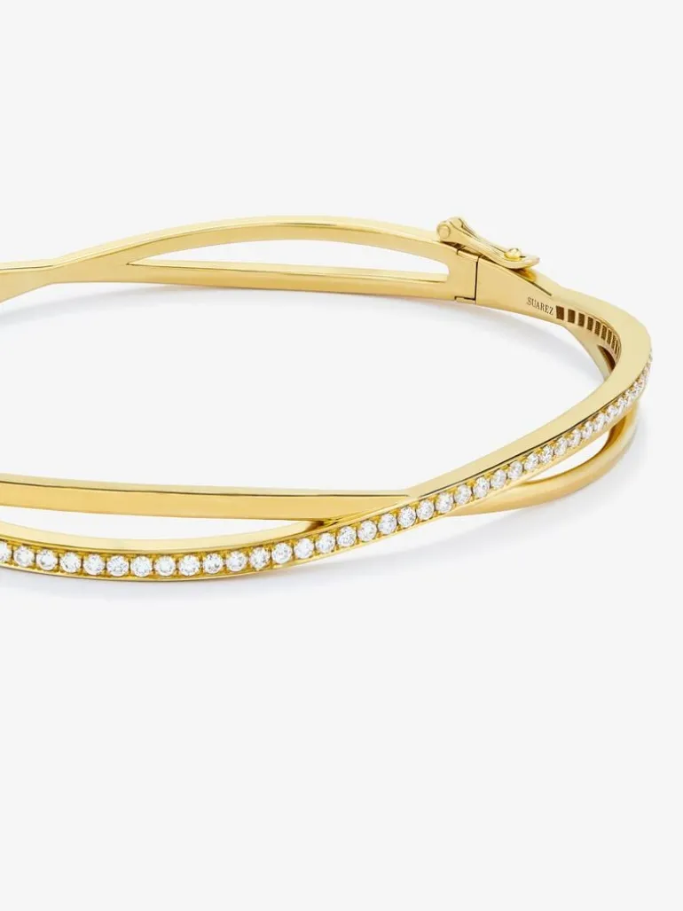 Pulsera rígida de oro amarillo de 18K con diamantes blancos en talla brillante de 0,74 cts