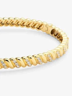 Pulsera r&iacute;gida de oro amarillo de 18K con diamantes blancos en talla brillante de 0,58 cts