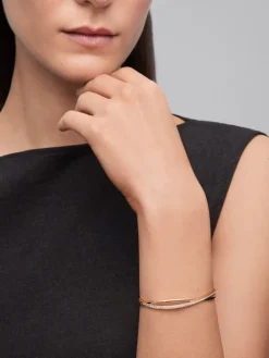 Pulsera rígida de oro amarillo de 18K con diamantes blancos en talla brillante de 0,74 cts