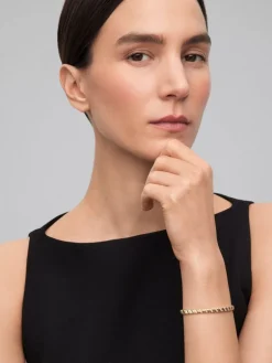 Pulsera r&iacute;gida de oro amarillo de 18K con diamantes blancos en talla brillante de 0,58 cts