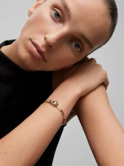 Pulsera r&iacute;gida de oro amarillo de 18K con 61 diamantes en talla brillante con un total de 0,23 cts y forma de tigre