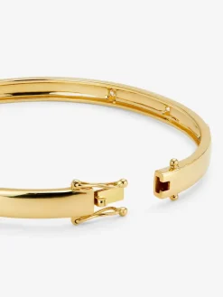 Pulsera r&iacute;gida de oro amarillo de 18K con diamantes blancos en talla brillante de 0,13 cts