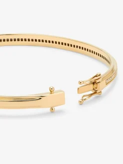 Pulsera r&iacute;gida de oro amarillo de 18K con 64 diamantes en talla brillante con un total de 0,38 cts