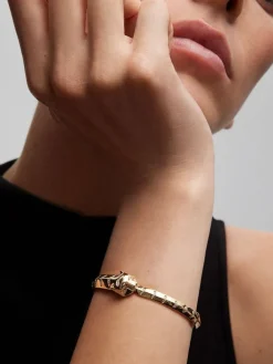 Pulsera r&iacute;gida de oro amarillo de 18K con 61 diamantes en talla brillante con un total de 0,23 cts y forma de tigre