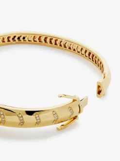 Pulsera r&iacute;gida de oro amarillo de 18K con 61 diamantes en talla brillante con un total de 0,23 cts y forma de tigre