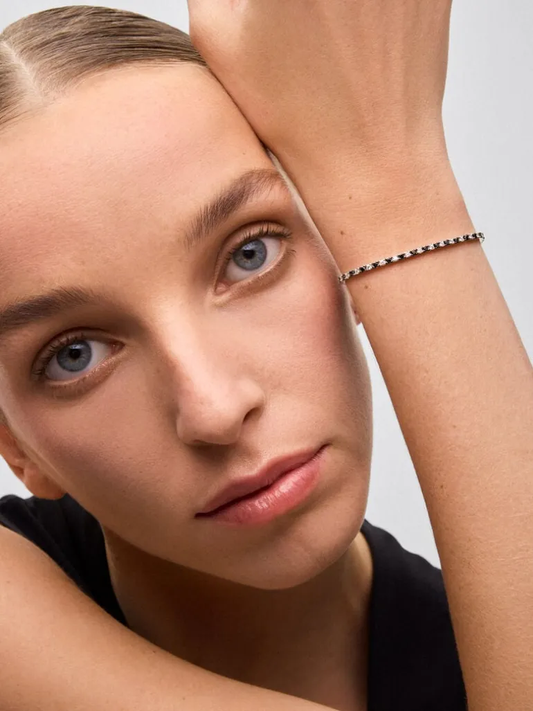Pulsera riviere de oro blanco de 18K con diamante negro y diamante blanco