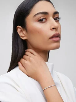 Pulsera rivière de oro blanco de 18K con 155 diamantes en talla brillante con un total de 2,09 cts