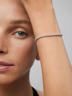 Pulsera rivière de oro blanco de 18K con 62 diamantes en talla brillante con un total de 3,63 cts
