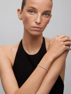 Pulsera rivière de oro blanco de 18K con 62 diamantes en talla brillante con un total de 3,63 cts