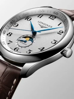 Reloj de acero inoxidable con correa de piel de caim&aacute;n marrón, cristal de zafiro y movimiento autom&aacute;tico