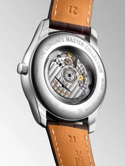 Reloj de acero inoxidable con correa de piel de caim&aacute;n marrón, cristal de zafiro y movimiento autom&aacute;tico