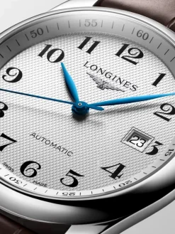 Reloj Longines Master de acero inoxidable con correa de piel de caim&aacute;n marrón, cristal de zafiro y movimiento autom&aacute;tico