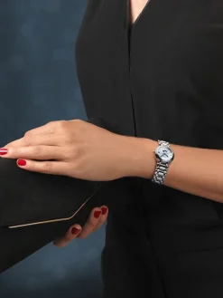 Reloj Longines Primaluna de acero inoxidable con cristal de zafiro, &iacute;ndices de diamantes y movimiento autom&aacute;tico