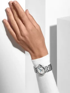 Reloj Longines Primaluna de acero inoxidable con cristal de zafiro, &iacute;ndices de diamantes y movimiento autom&aacute;tico